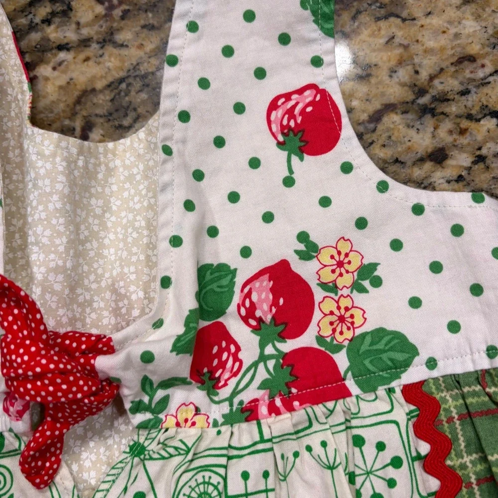 Girls Pinafore Dress Strawberry Apple Plaid Ric-Rac Trim Red Green 4T 5T‎